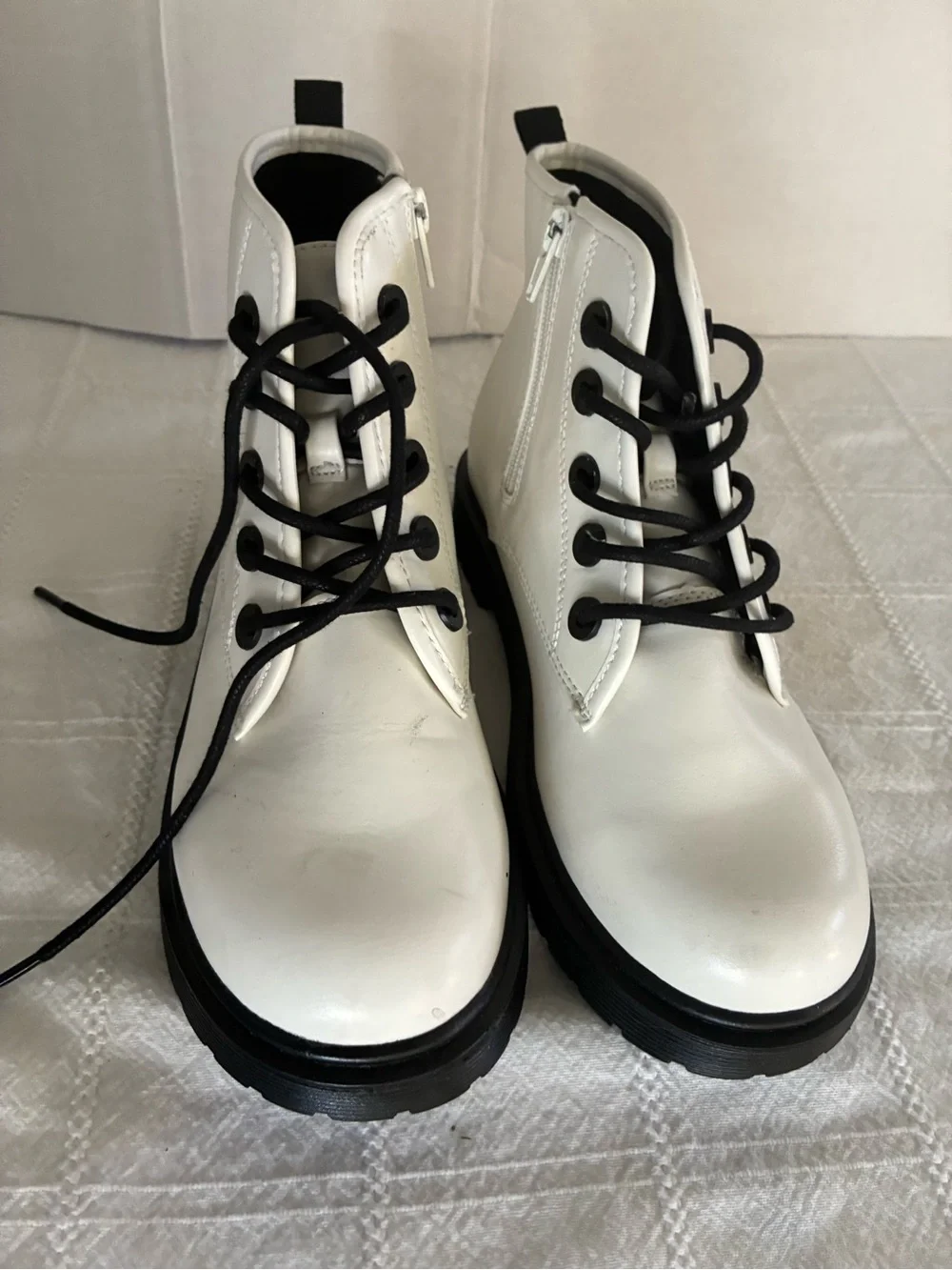 Steve Madden Y2K Shortie Lace Up Lug Sole Side Zip Combat Boot White Size 5